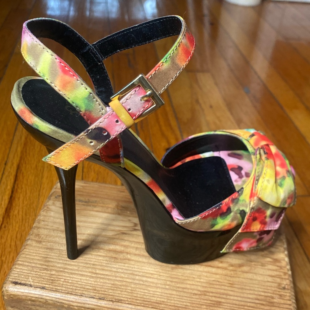 THE SEXY Hawaiian print “stripper” stack. Platform stiletto. Sinewy and shapely.